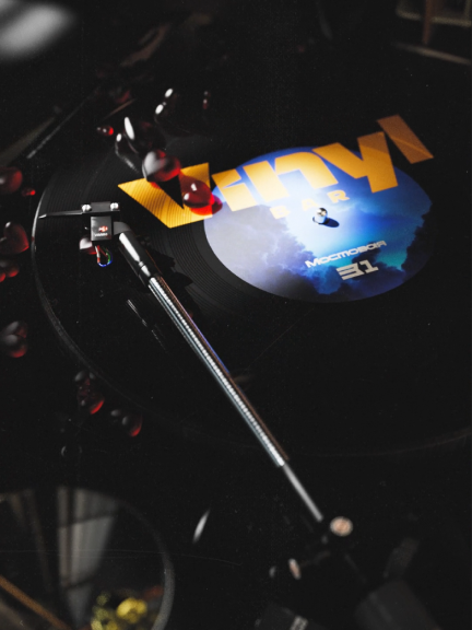 VINYL BAR